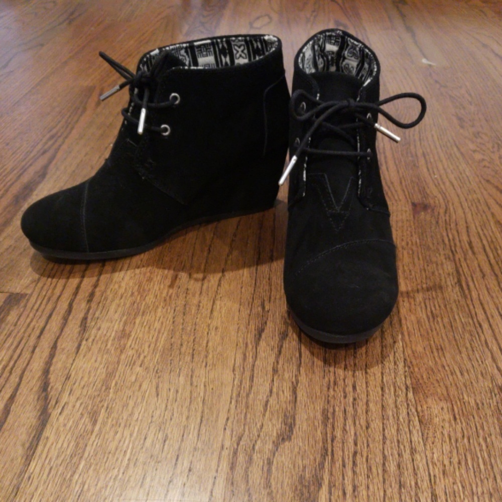 TOMS Desert Wedge Booties